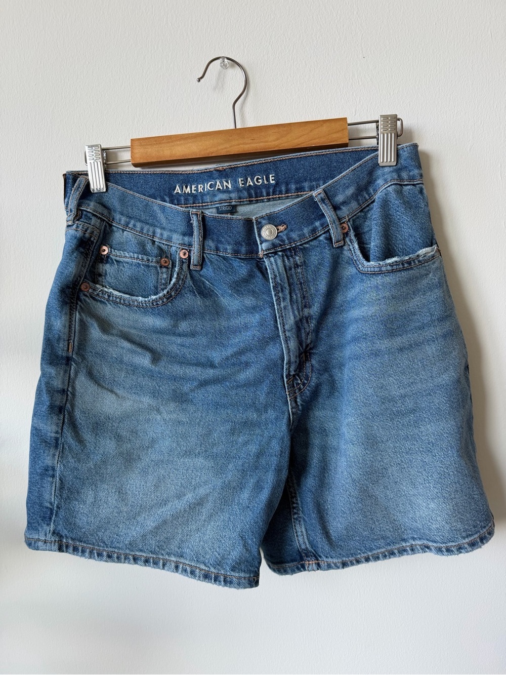 American Eagle Strigid Super High-Waisted Relaxed Denim Shorts Size 6 - Picture 4 of 6